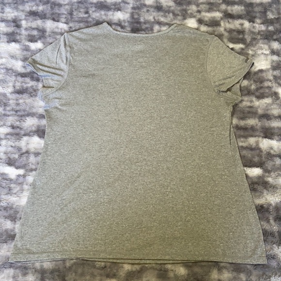 🌟Danskin Now Solid Gray Semi-Fitted V-Neck Short Sleeve Shirt Size XL/XG(16-18) - Picture 6 of 6